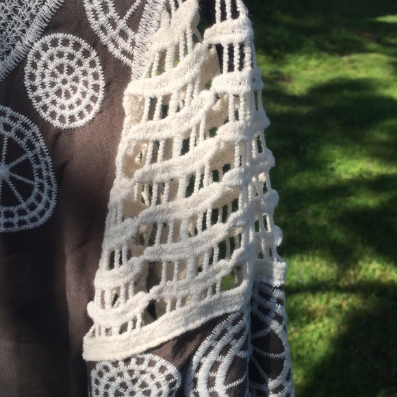 Anes A. Embroidered top - Picture 2 of 6